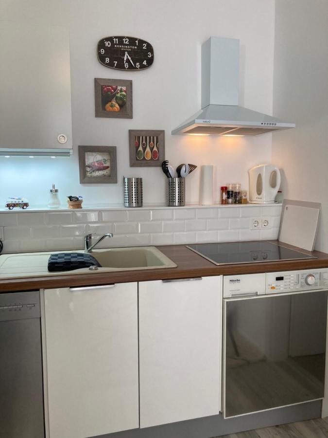 SaarPartment S3 am Staden in Saarbrücken - Living in Style mit Küche, Bad, Balkon, Boxspringbett, WiFi, Parking - 11x in SB Exterior foto